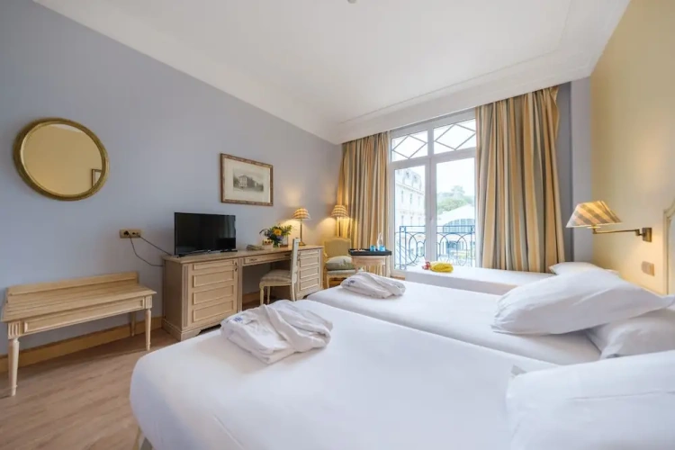 Standard Triple room with balcony
