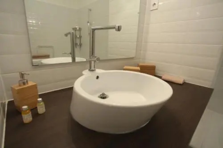 d.Five Riverside Suite