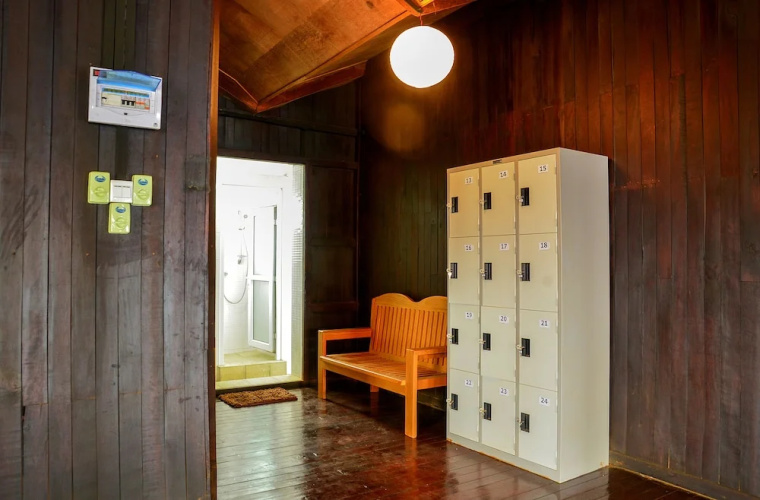 Hardwood Lodge - Hostel