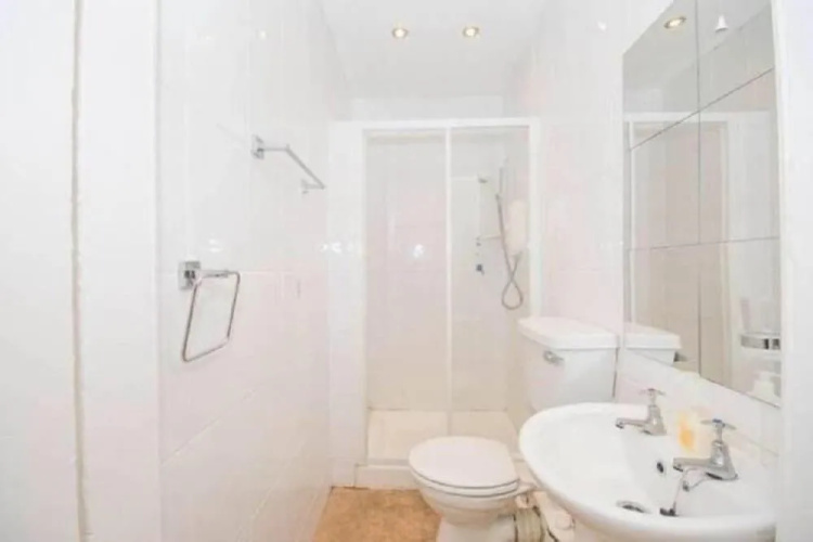 Lauriston Central Skylight Roomz
