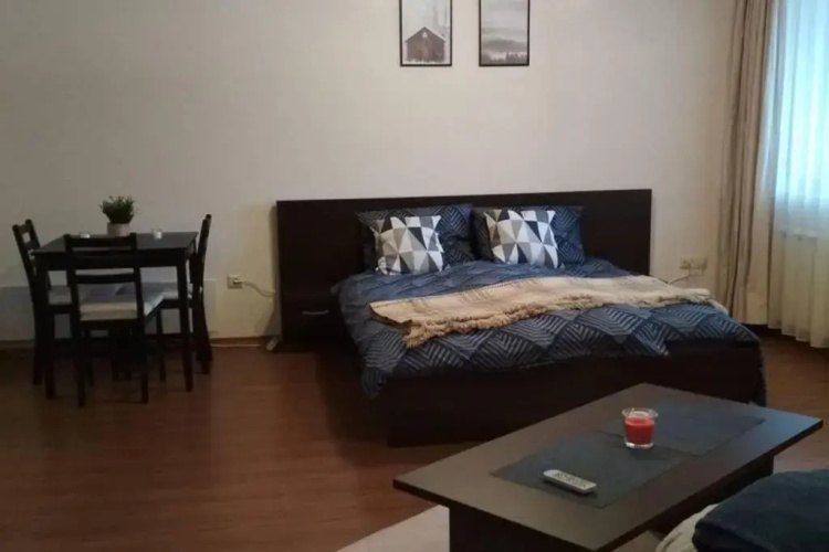 Sunny studio apartment - few steps from Gondola