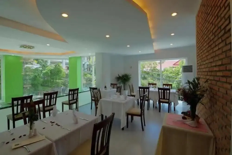 Big Lion Hotel