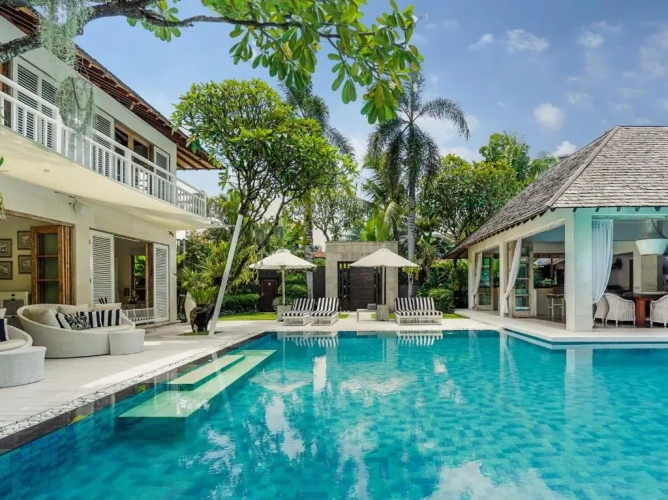 4 Bedrooms Villa