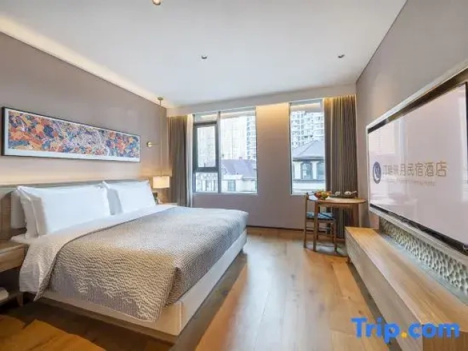 Standard Double room with city view