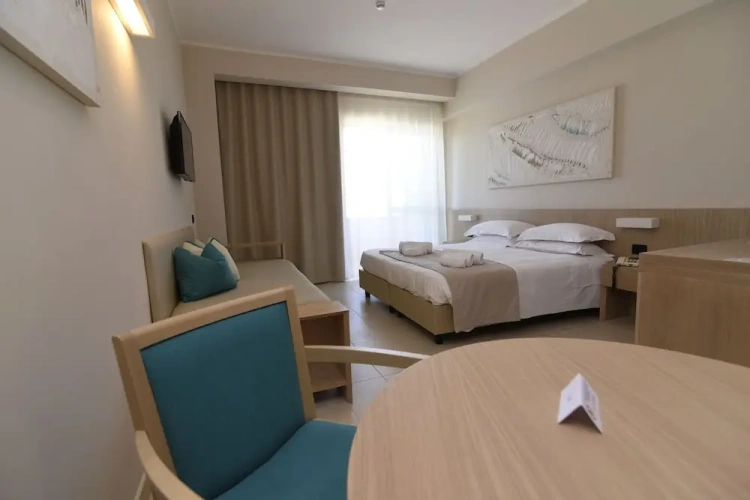 Deluxe Triple room with balcony
