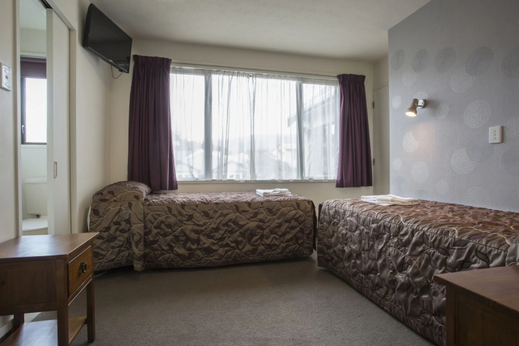 Commodore Motels