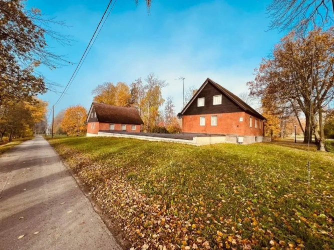 3 Bedrooms Triple Cottage