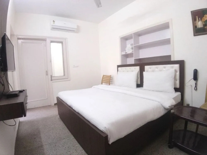 The 7 Days Hotel