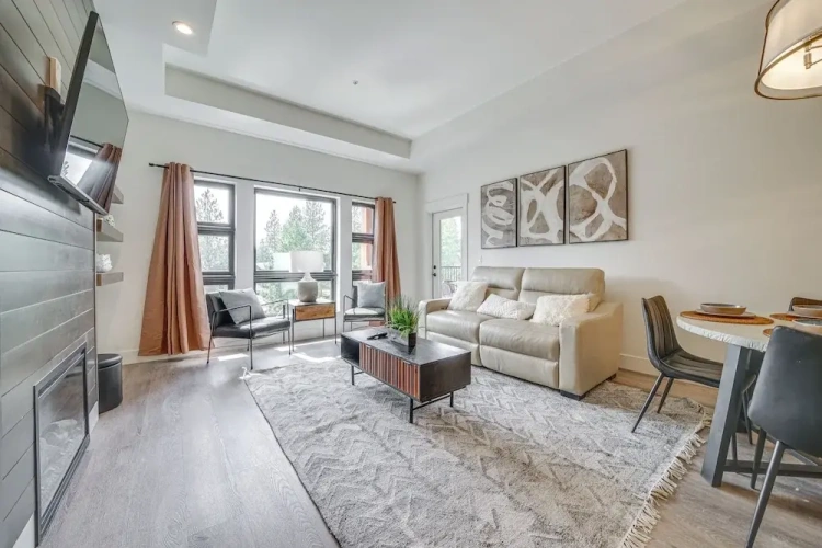 2 Bedrooms Apartment