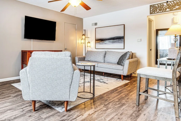 2 Bedrooms Apartment