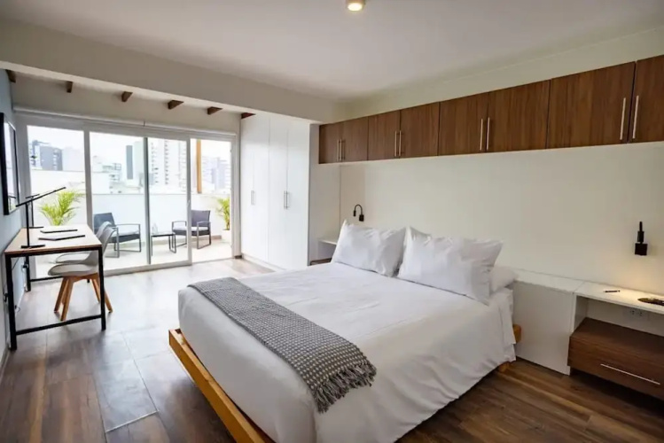 w Great 3BR Duplex With Terrace in Miraflores