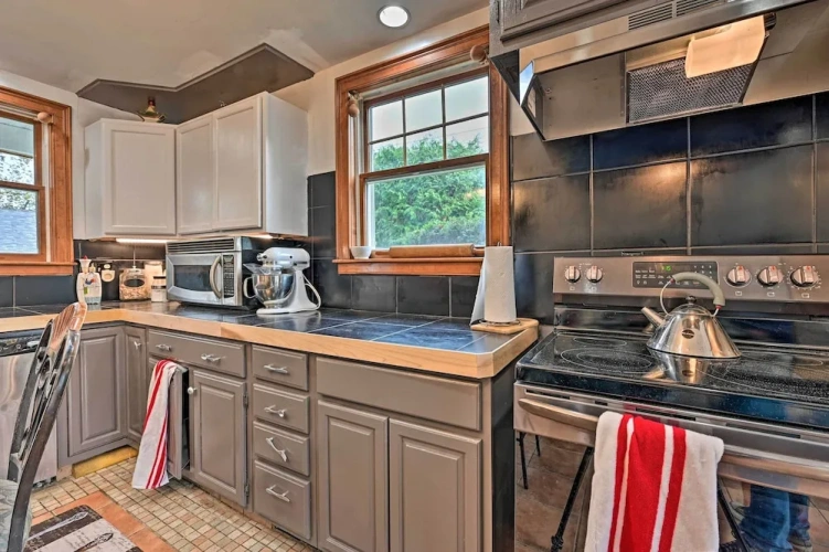 4 Bedrooms Cottage