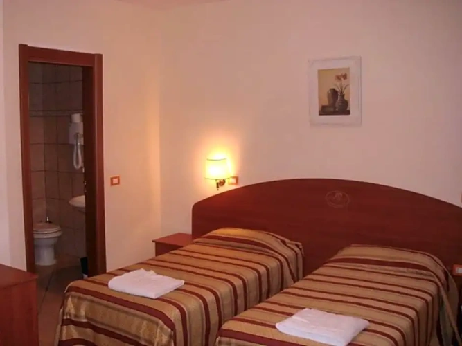 Standard Triple room