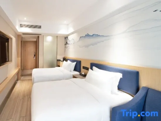 Standard Twin room with balcony