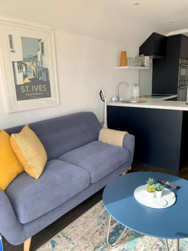 Modern studio apartment with stunning views!