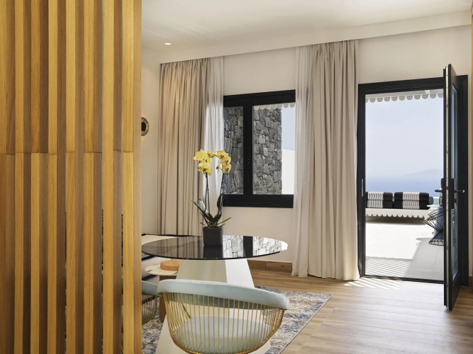 Cresanto Luxury Suites