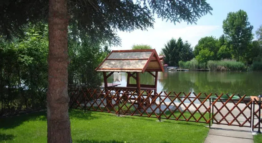 Eniko Holiday