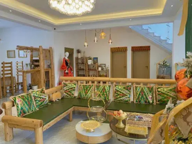 Yining Yueye Homestay