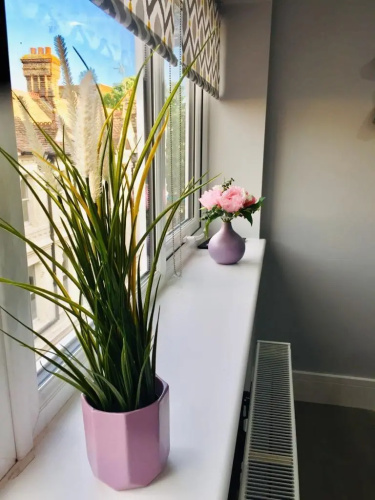 Morden Central Self Contained Flat By CozyNest