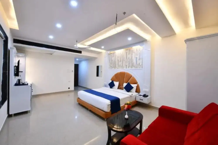 Click Hotel Narayana