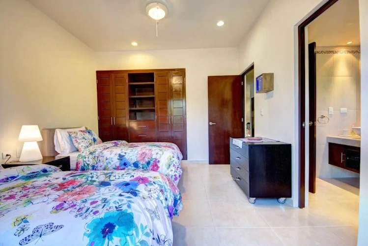 3 Bedrooms Apartment