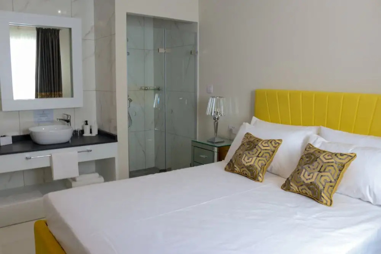 100 Boutique Living