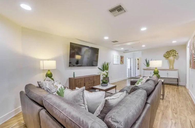 2 Bedrooms Apartment