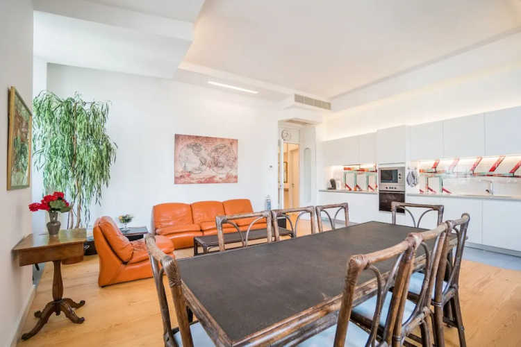 Spacious and Bright Apartment in Cais Sodre