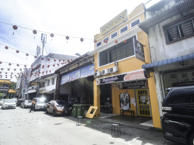 Spot On 89886 Backpacker's Stay Services - Kuching