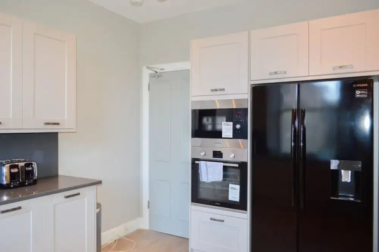 Spacious 3 Bedroom Flat in Marchmont