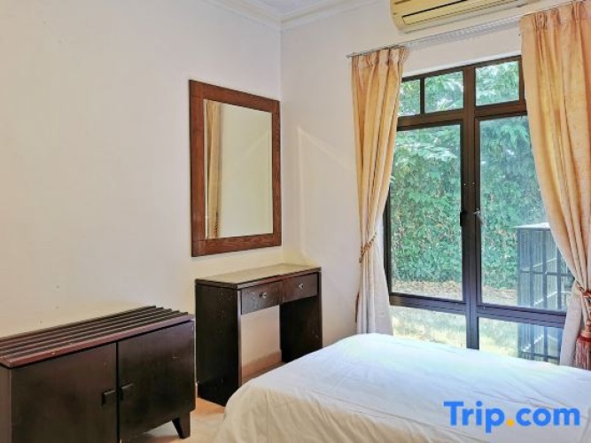 4 Bedrooms Villa