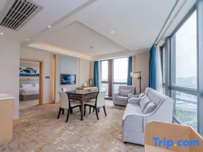 Deluxe Suite