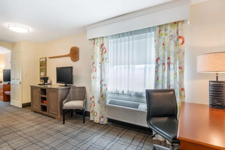 Best Western Plus University Park Inn & Suites