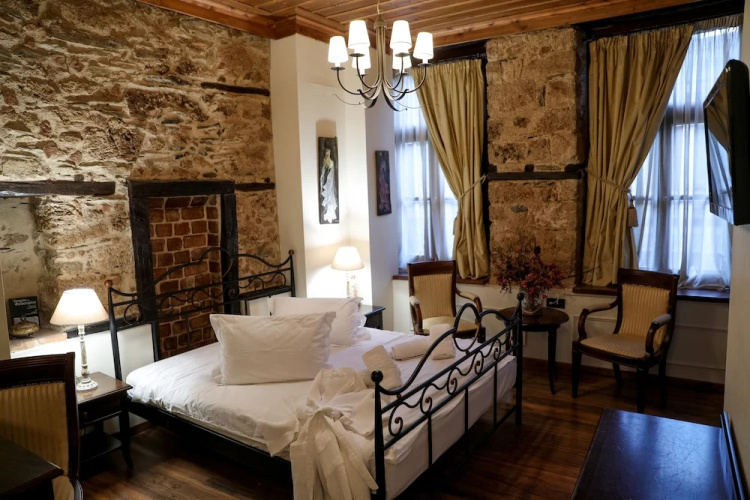 Palea Poli Deluxe Boutique