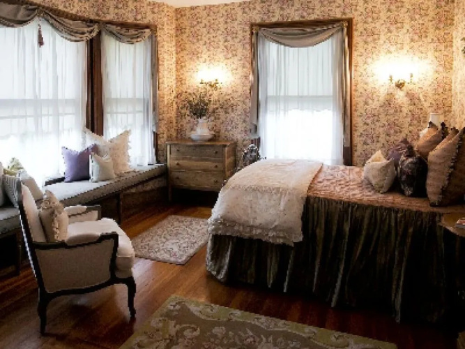Circular Manor Bed and Breakfast