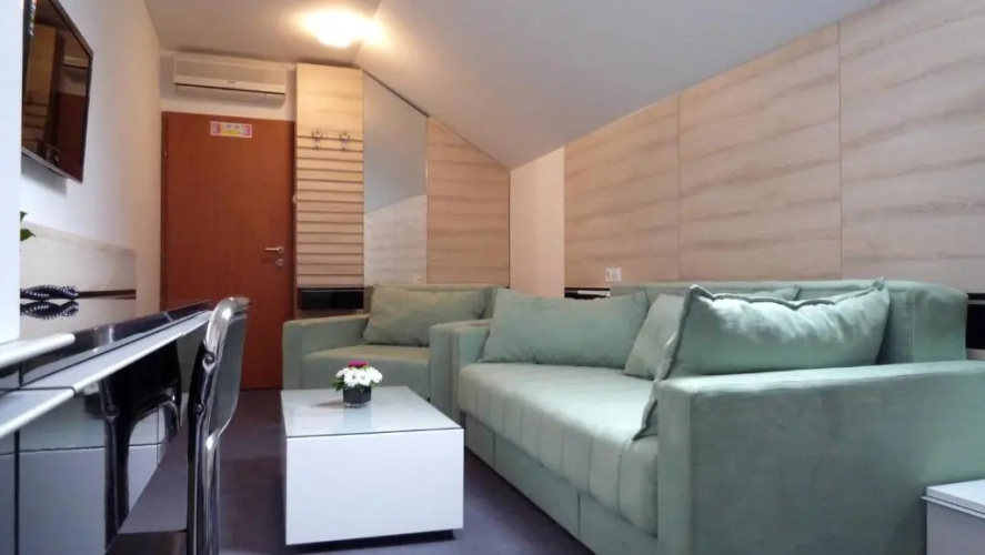 Consul Garni Hotel