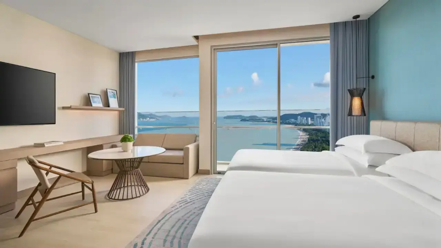 Twin Club room with ocean view