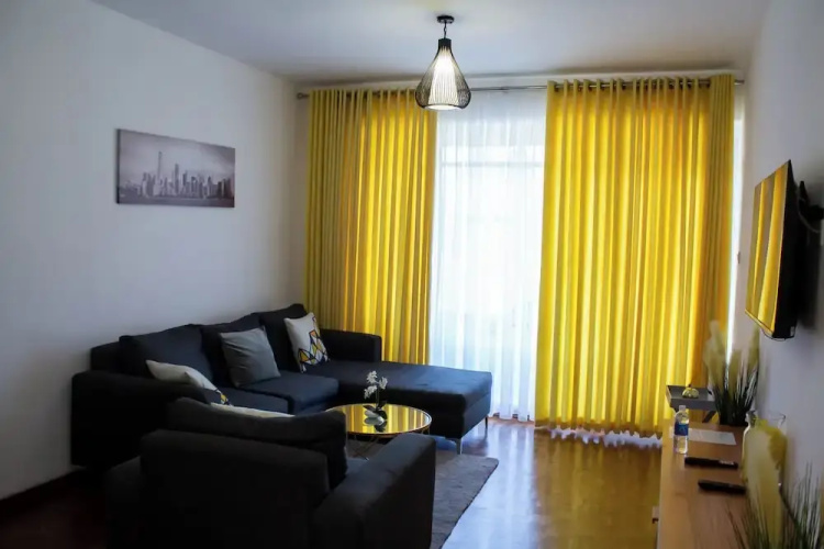 Apartment Sleeps 4, 2 Baths, Free Parking