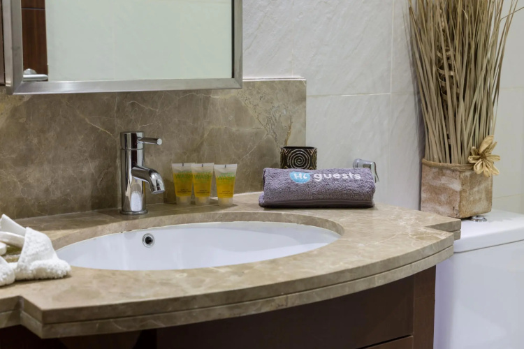 Luxurious ans spacious apartment in Dowtown Dubai - Image 14