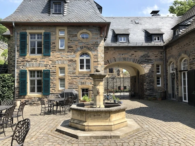 Double Cottage