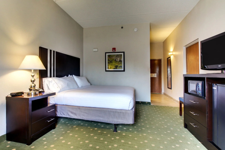 Holiday Inn Express Suites Live Oak