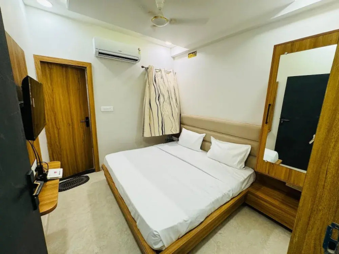 Hotel Najaf Palace 200 Mtrs from Dargah