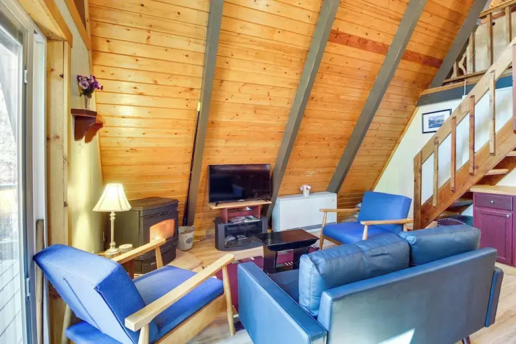 A-frame Cabin w/ Deck & Grill in Pinetop!