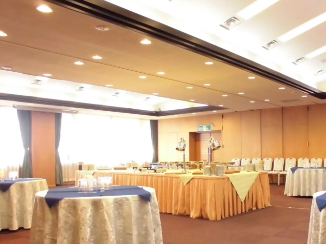 Kumozu Hotel and Conference