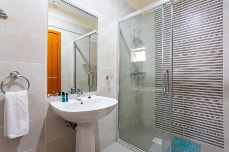 3 Bedrooms Apartment