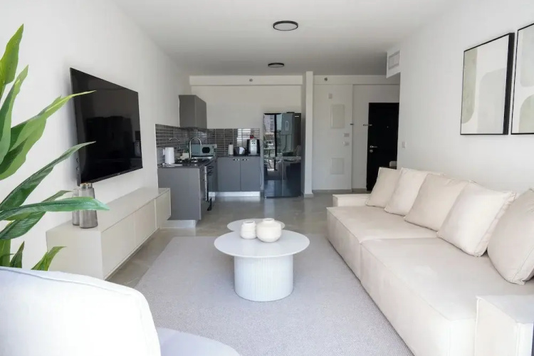 O&O - 2 BR Stylish & Modern Apartment