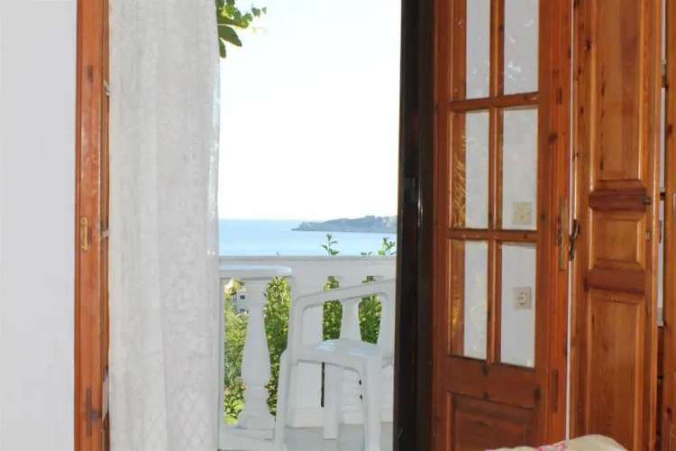 Standard Triple room with sea view
