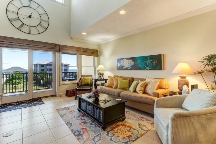 Pet Friendly Condo with Private Parking and Elevator by RedAwning