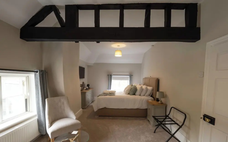 VIaduct Guest House