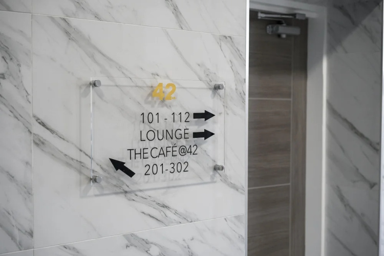 42 Apart Hotel